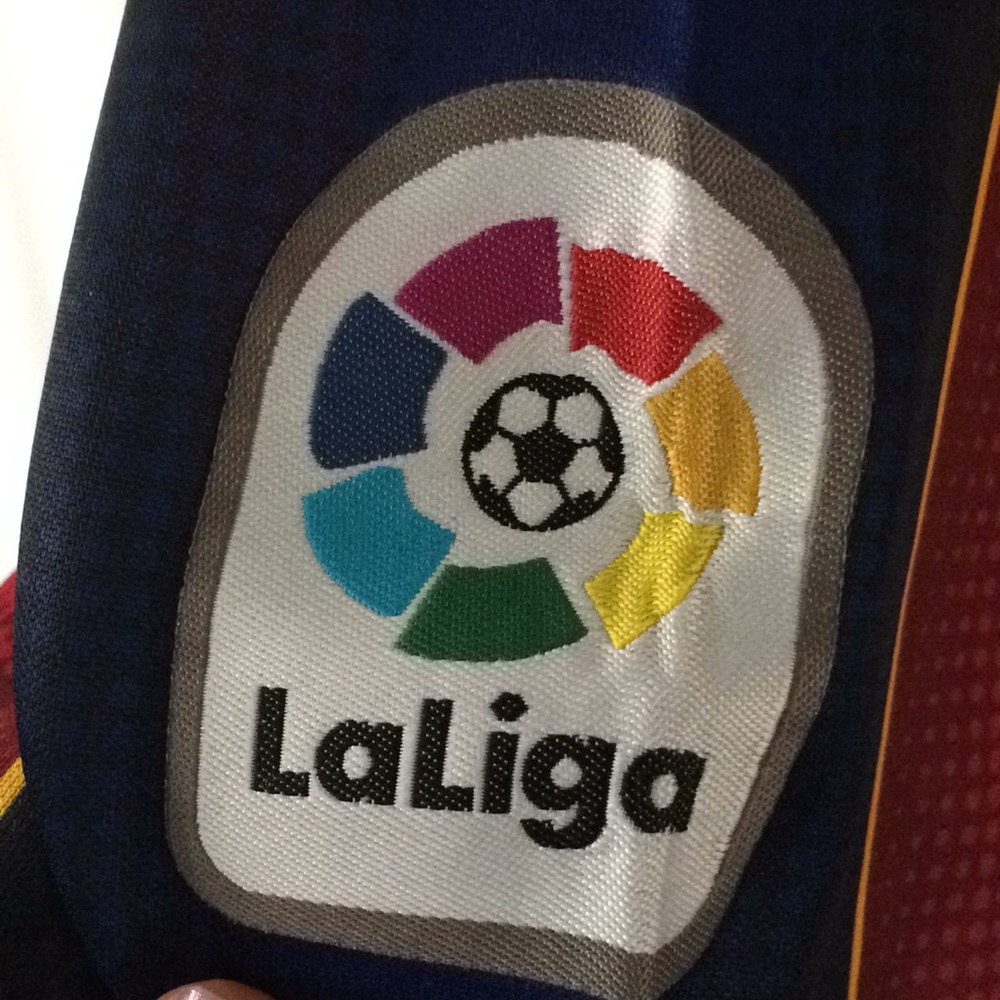 Barcelona Home Jersey - OPEN TO OFFERS!😊💵💵 - Picture 9 of 11